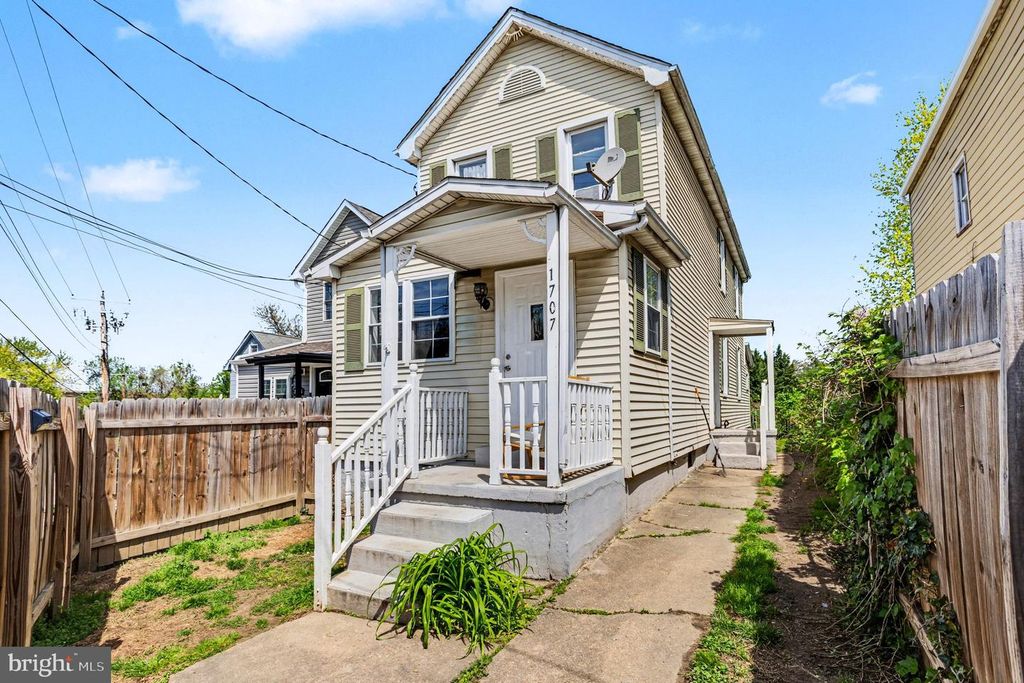 Image 2 of property listing at 1707 HARMAN AVE, Baltimore, MD 21230