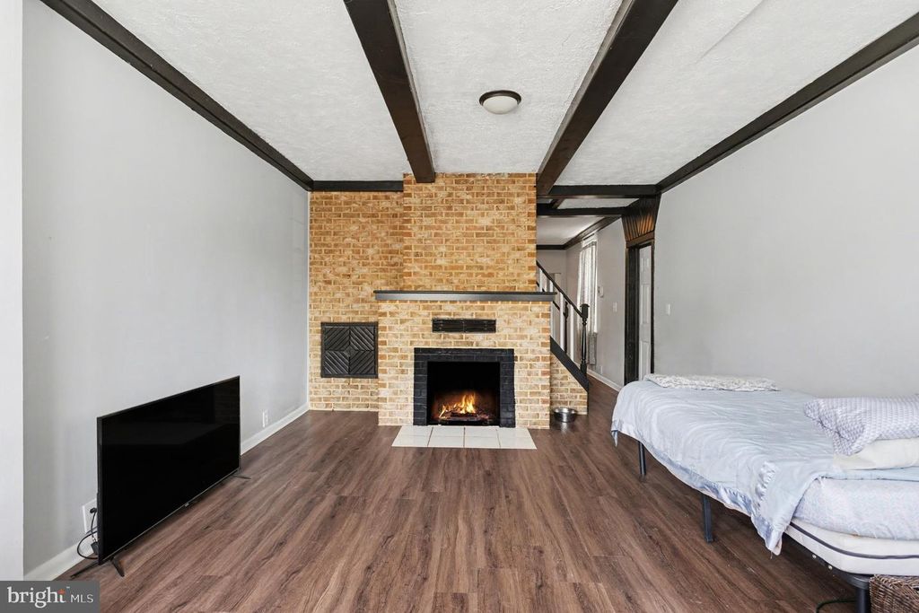 Image 3 of property listing at 1707 HARMAN AVE, Baltimore, MD 21230