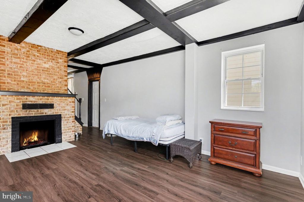 Image 6 of property listing at 1707 HARMAN AVE, Baltimore, MD 21230