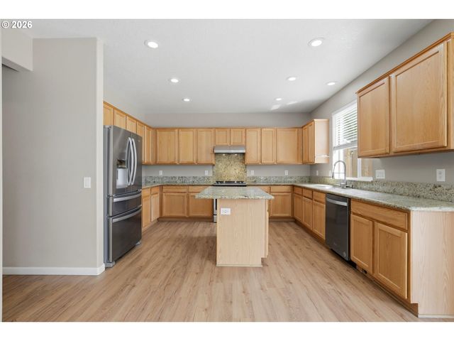 2068 Sw 34TH St, Gresham, OR 97080