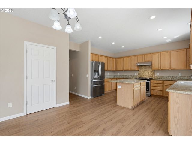 2068 Sw 34TH St, Gresham, OR 97080