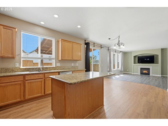 2068 Sw 34TH St, Gresham, OR 97080