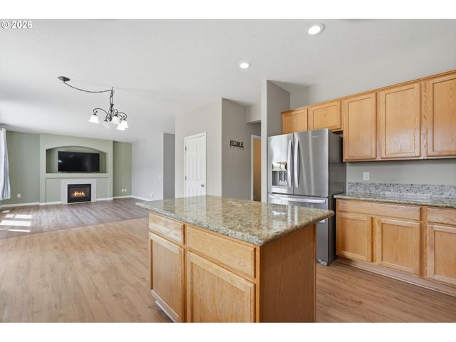 2068 Sw 34TH St, Gresham, OR 97080