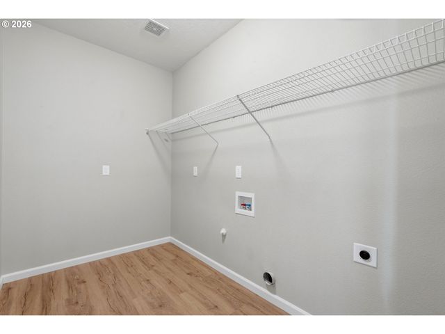 2068 Sw 34TH St, Gresham, OR 97080