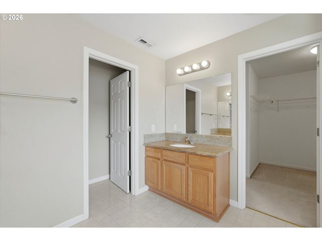 2068 Sw 34TH St, Gresham, OR 97080