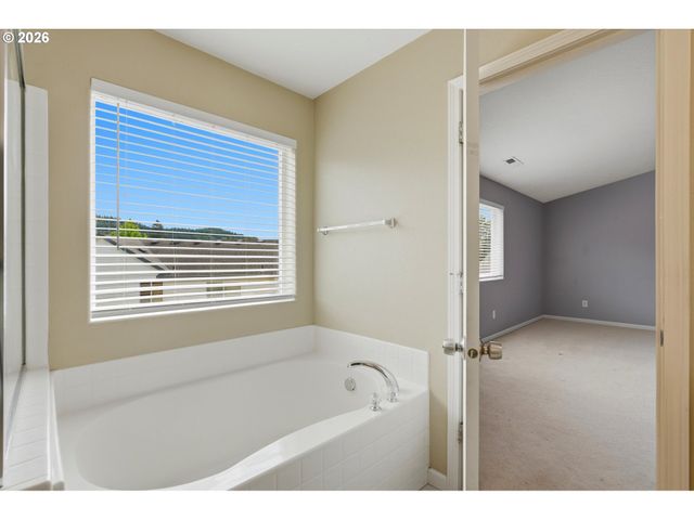 2068 Sw 34TH St, Gresham, OR 97080