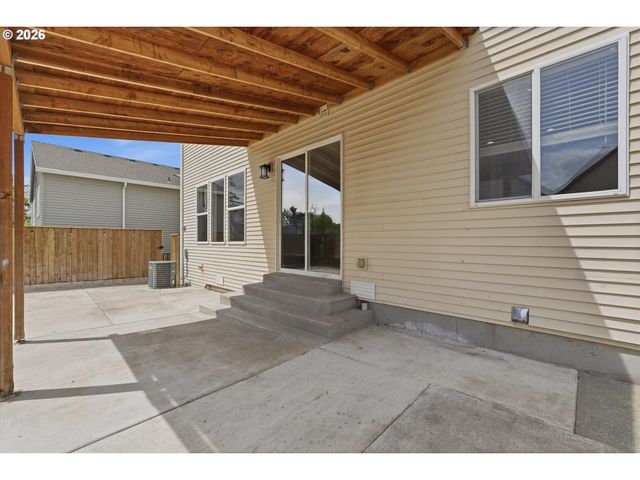 2068 Sw 34TH St, Gresham, OR 97080