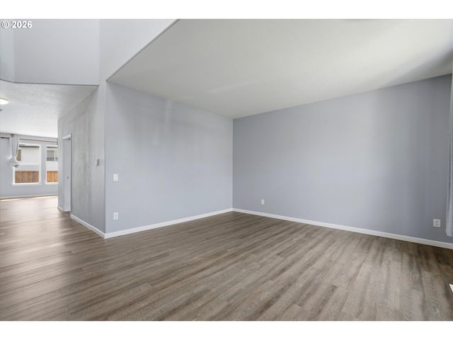 2068 Sw 34TH St, Gresham, OR 97080