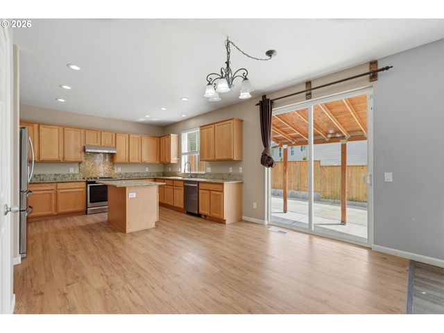 2068 Sw 34TH St, Gresham, OR 97080