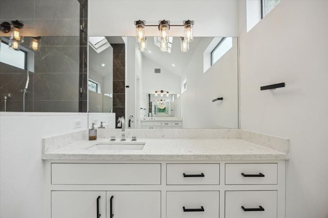 823 Aurora Street, Houston, TX 77009