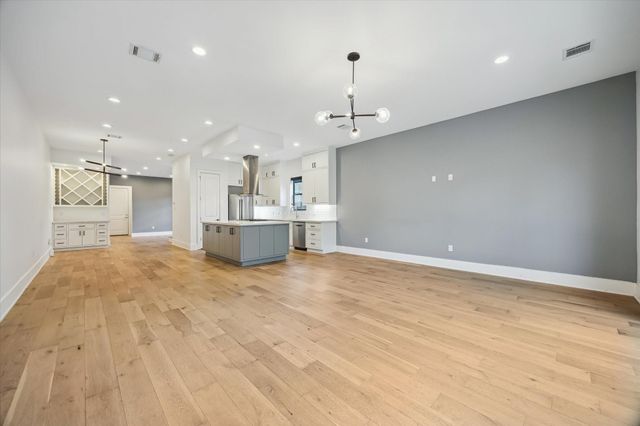 823 Aurora Street, Houston, TX 77009