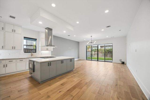 823 Aurora Street, Houston, TX 77009