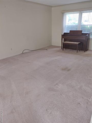 3209 Lakeside Drive, Utica, MI 48316