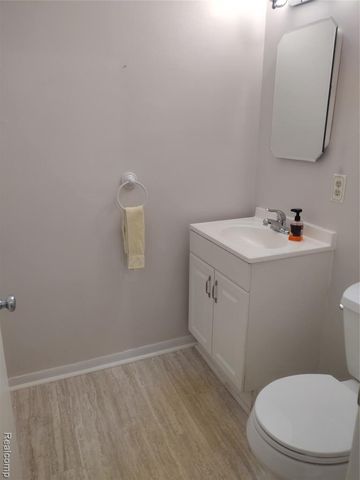 3209 Lakeside Drive, Utica, MI 48316