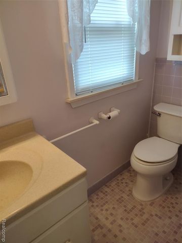 3209 Lakeside Drive, Utica, MI 48316