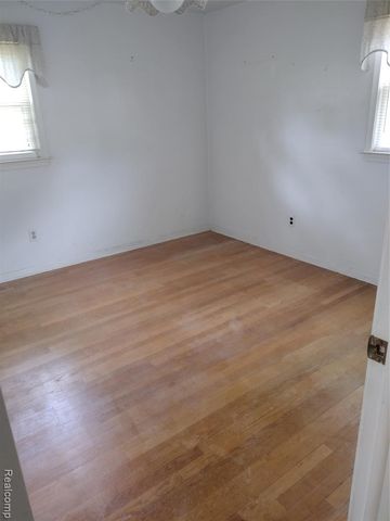 3209 Lakeside Drive, Utica, MI 48316