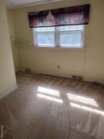 3209 Lakeside Drive, Utica, MI 48316