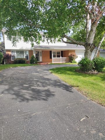 3209 Lakeside Drive, Utica, MI 48316