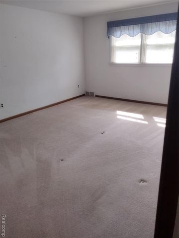 3209 Lakeside Drive, Utica, MI 48316