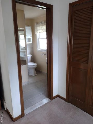 3209 Lakeside Drive, Utica, MI 48316