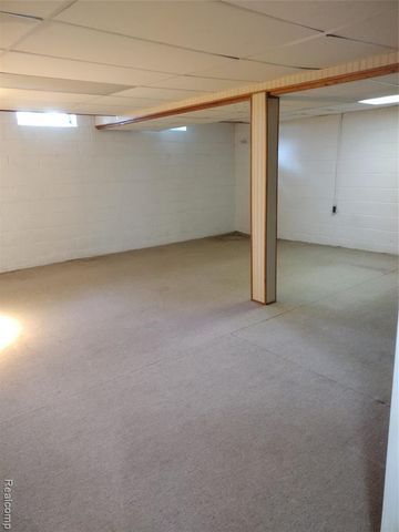 3209 Lakeside Drive, Utica, MI 48316