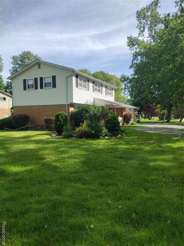 3209 Lakeside Drive, Utica, MI 48316