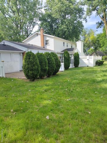 3209 Lakeside Drive, Utica, MI 48316