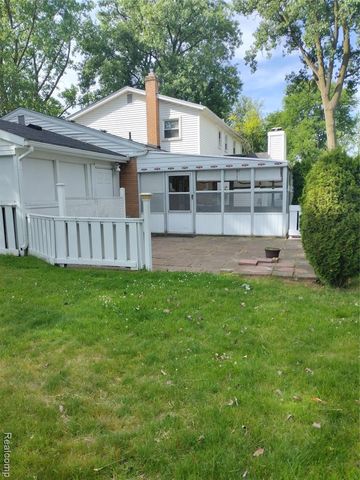 3209 Lakeside Drive, Utica, MI 48316
