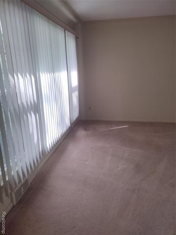 3209 Lakeside Drive, Utica, MI 48316