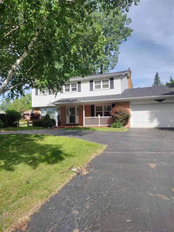 3209 Lakeside Drive, Utica, MI 48316