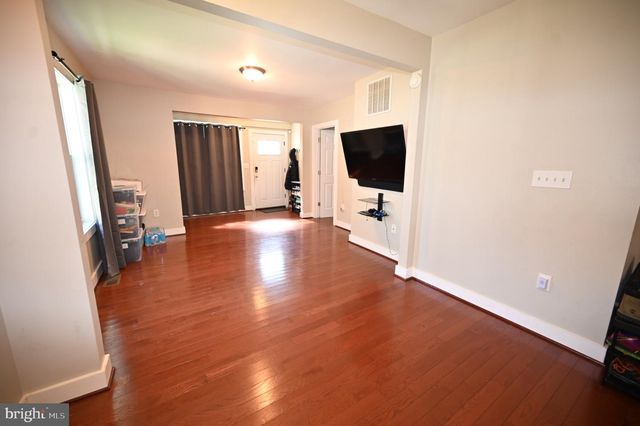4800 DEANWOOD DR, Capitol Heights, MD 20743
