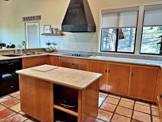 4181 Thunderbird Ln, Rescue, CA 95672