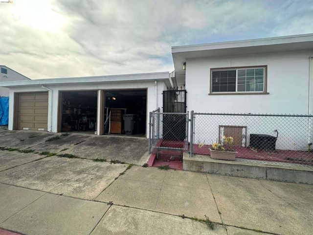 2050 2050 102Nd Ave, Oakland, CA 94603