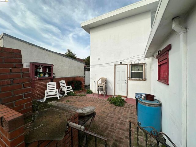 2050 2050 102Nd Ave, Oakland, CA 94603