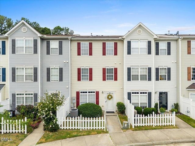 8610 Neuse Landing Lane, Raleigh, NC 27616