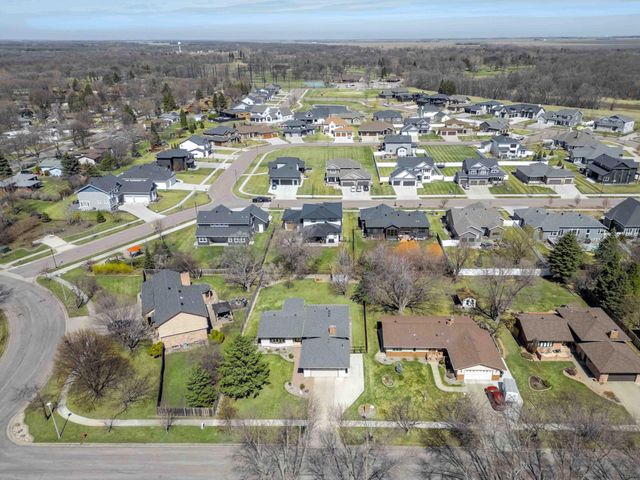 116 35th Avenue NE, Fargo, ND 58102