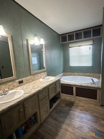 1602 W Saint Louis Avenue, Seadrift, TX 77983