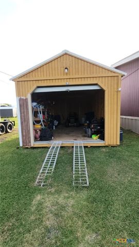 1602 W Saint Louis Avenue, Seadrift, TX 77983