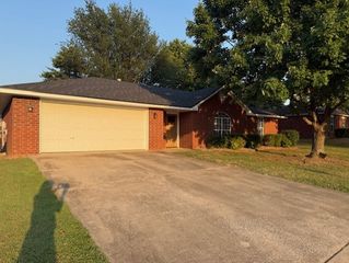 1622 Plum Tree Drive, Fayetteville, AR 72704