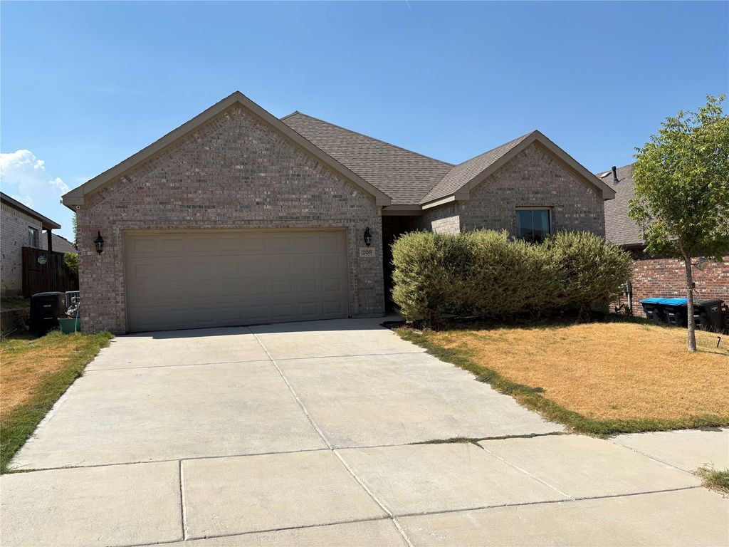 208 Flower Ridge Drive, Fort Worth, TX 76108 — exterior