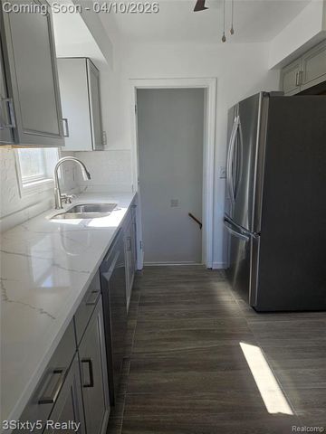 1843 Arlington Avenue, Lincoln Park, MI 48146