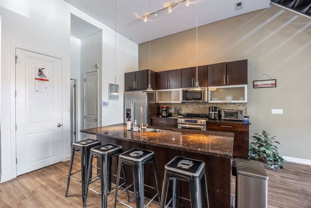 1002 W Lake Street 2, Chicago, IL 60607