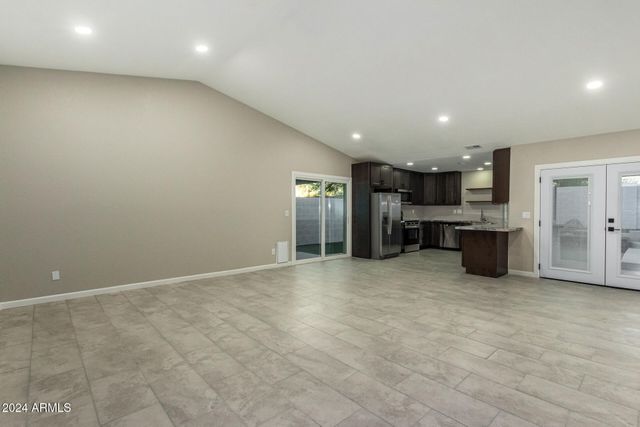 1734 W BANFF Lane, Phoenix, AZ 85023