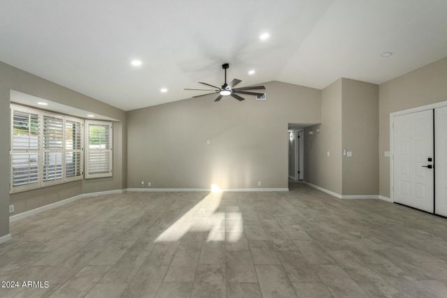 1734 W BANFF Lane, Phoenix, AZ 85023