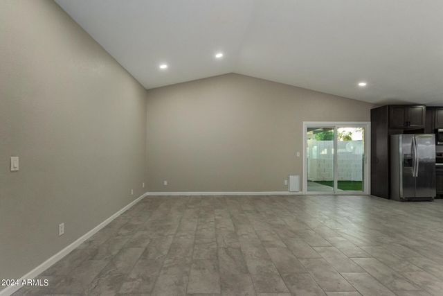 1734 W BANFF Lane, Phoenix, AZ 85023