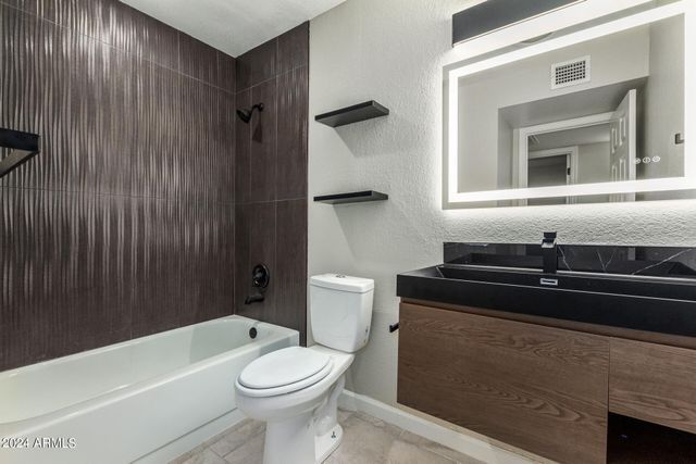 1734 W BANFF Lane, Phoenix, AZ 85023