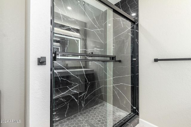 1734 W BANFF Lane, Phoenix, AZ 85023