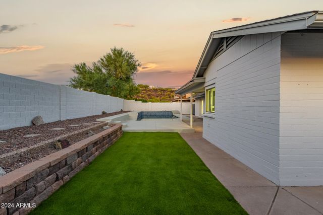 1734 W BANFF Lane, Phoenix, AZ 85023