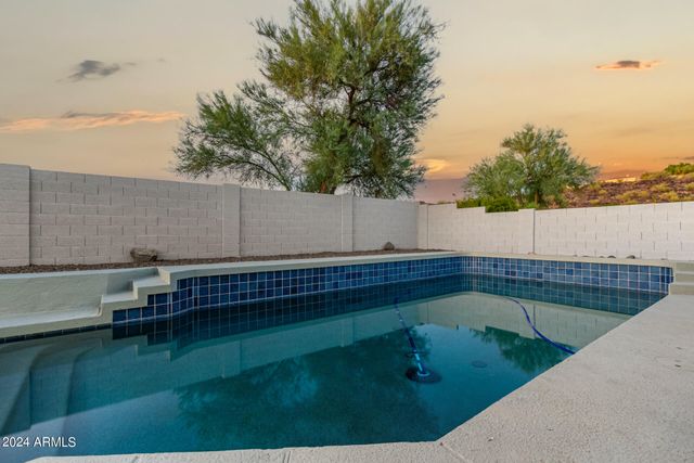 1734 W BANFF Lane, Phoenix, AZ 85023