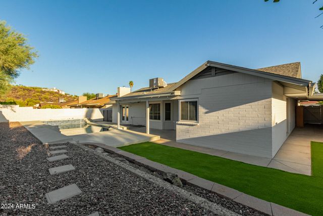 1734 W BANFF Lane, Phoenix, AZ 85023